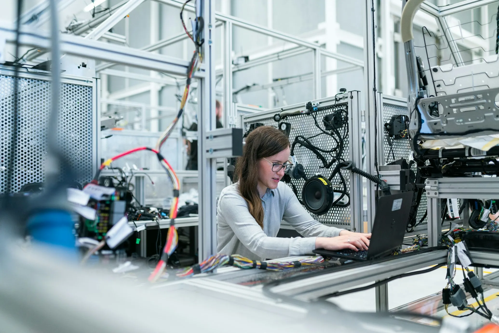 Estoque de peças e equipamentos industriais da Prestécnica